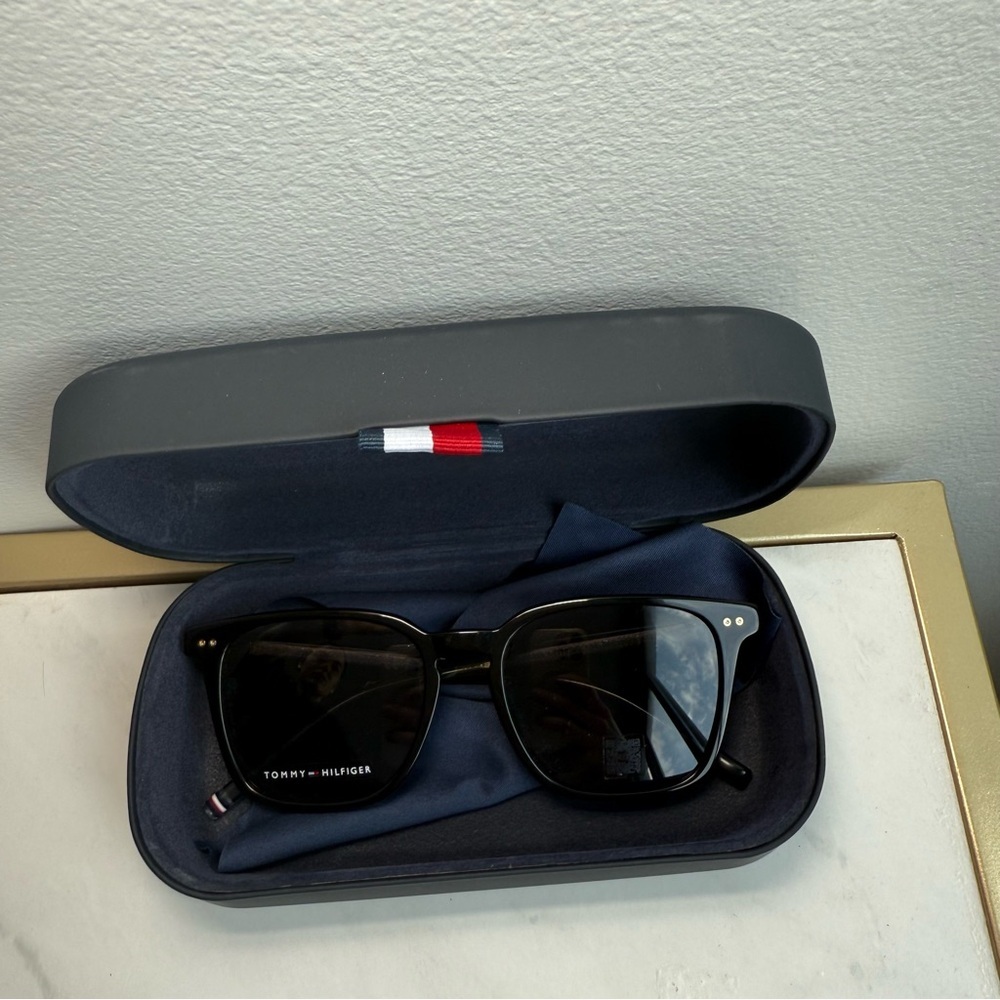 Brand new w tags Tommy Hilfiger
Tommy Hilfiger
TH 2158/S 807/IR - Picture 6 of 7